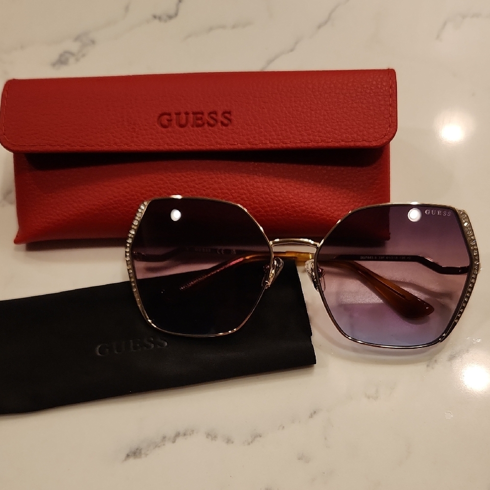GUESS Hexagonal Sunglasses with Red and Black Accents